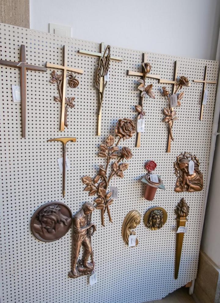 Commerce d'accessoires funéraires à Pithiviers